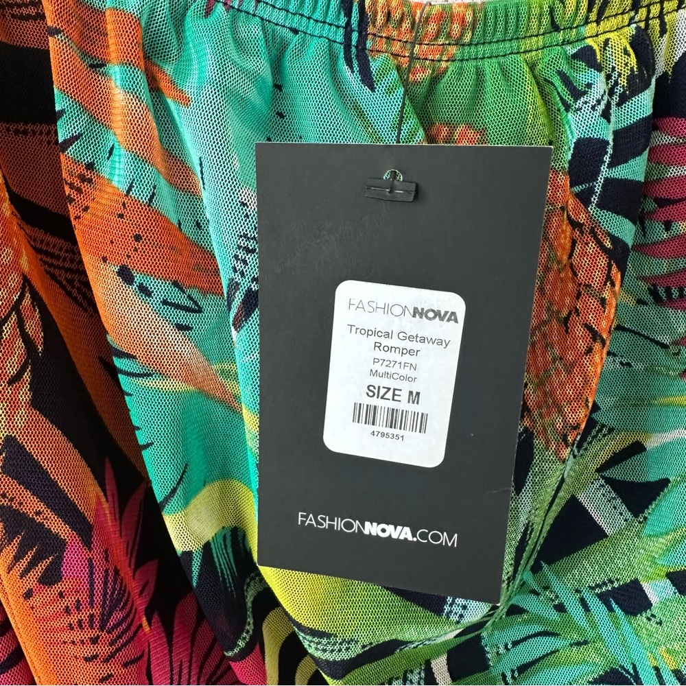 NWT FASHION NOVA Tropical Getaway Romper Off Shoulder Split Sleeve Colorful M - Picture 11 of 12